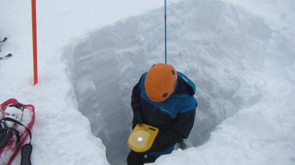 Paso directo de sólido a gas del recurso: Relacionan sublimación de nieve en glaciares de la zona a efectos de la altura