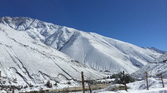 Científicos trabajan junto a escuelas rurales para aprender más sobre la nieve