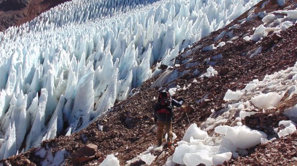 Científicos buscan comprender procesos biológicos de microorganismos que habitan en glaciar El Tapado