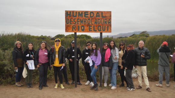 Más de 40 estudiantes de Paihuano recorren el Humedal Desembocadura Río Elqui para valorar ecosistema regional